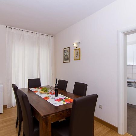 Villa Relax - Beautiful Apartment With Heated Saltwater Pool & Jacuzzi Kaštela Eksteriør billede