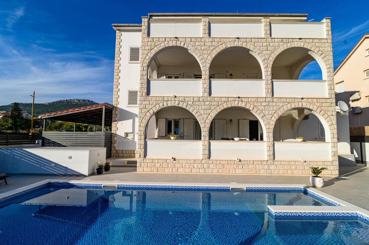 Villa Relax - Beautiful Apartment With Heated Saltwater Pool & Jacuzzi Kaštela Eksteriør billede