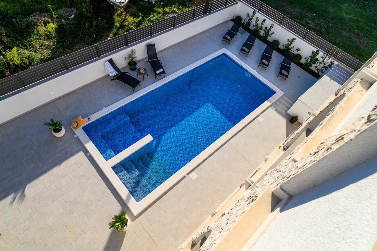 Villa Relax - Beautiful Apartment With Heated Saltwater Pool & Jacuzzi Kaštela Eksteriør billede