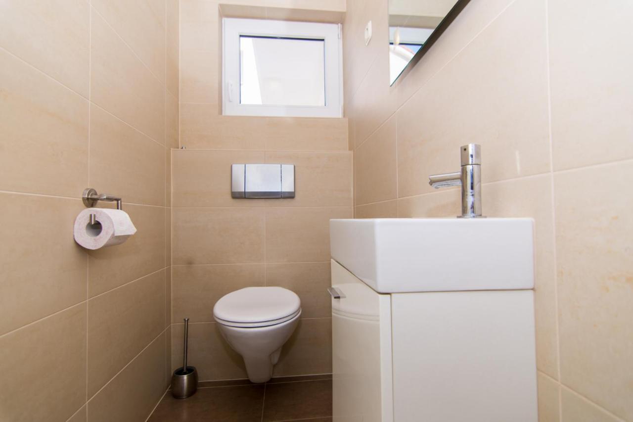 Villa Relax - Beautiful Apartment With Heated Saltwater Pool & Jacuzzi Kaštela Eksteriør billede