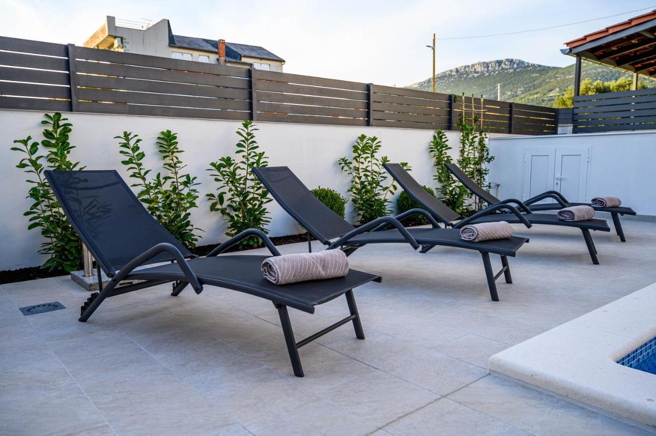 Villa Relax - Beautiful Apartment With Heated Saltwater Pool & Jacuzzi Kaštela Eksteriør billede