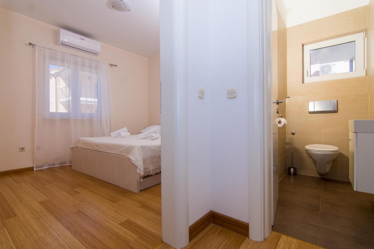 Villa Relax - Beautiful Apartment With Heated Saltwater Pool & Jacuzzi Kaštela Eksteriør billede