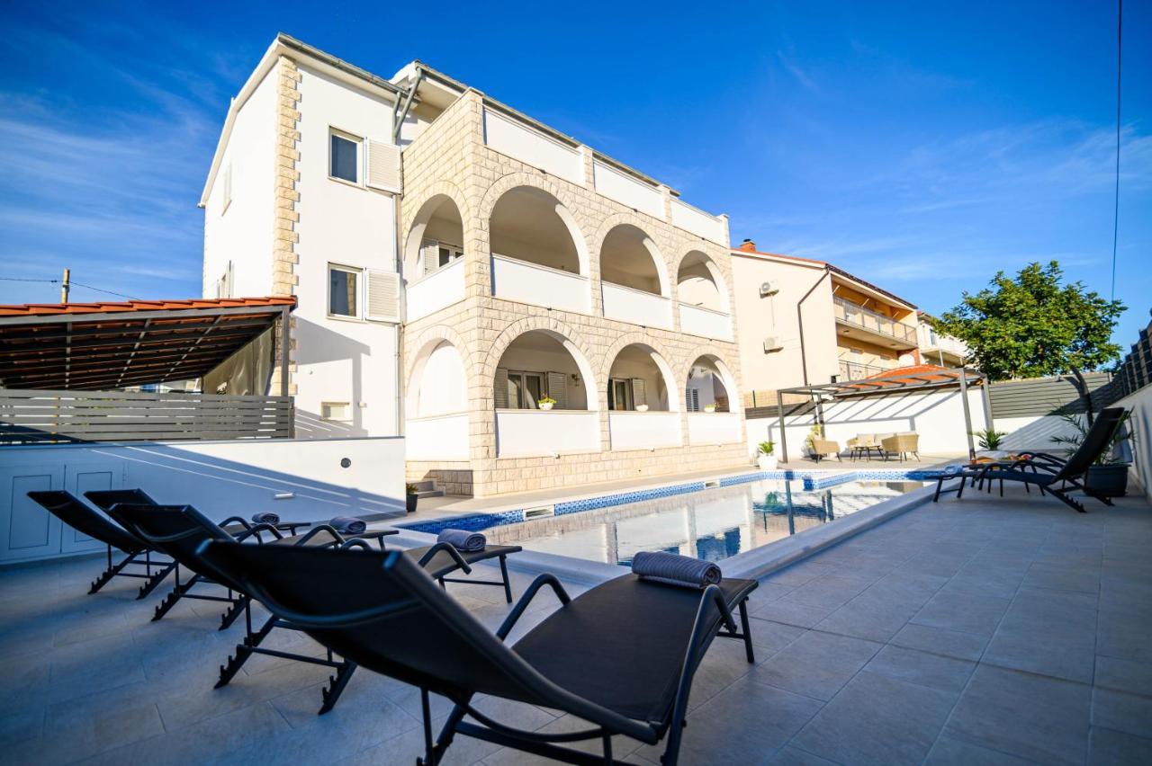 Villa Relax - Beautiful Apartment With Heated Saltwater Pool & Jacuzzi Kaštela Eksteriør billede
