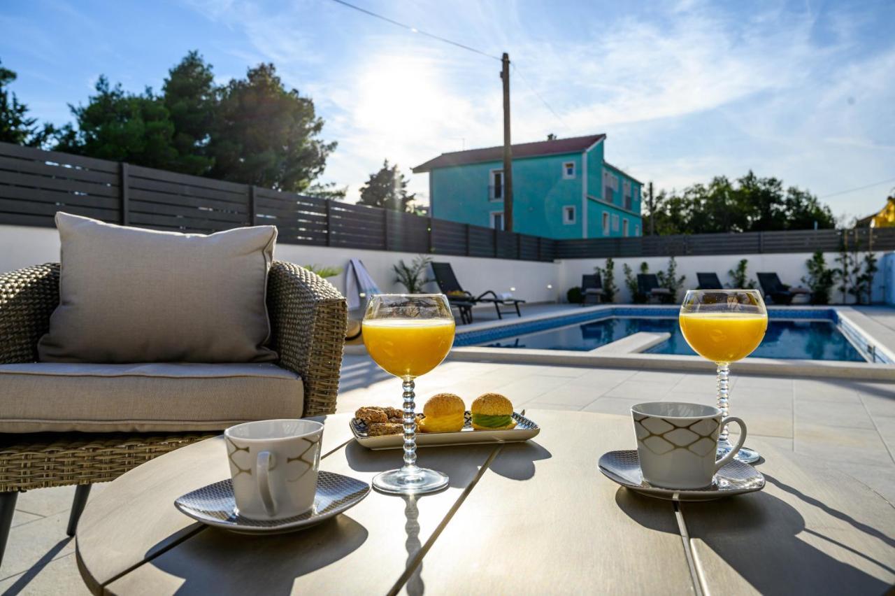 Villa Relax - Beautiful Apartment With Heated Saltwater Pool & Jacuzzi Kaštela Eksteriør billede