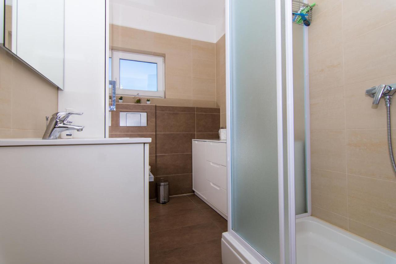 Villa Relax - Beautiful Apartment With Heated Saltwater Pool & Jacuzzi Kaštela Eksteriør billede