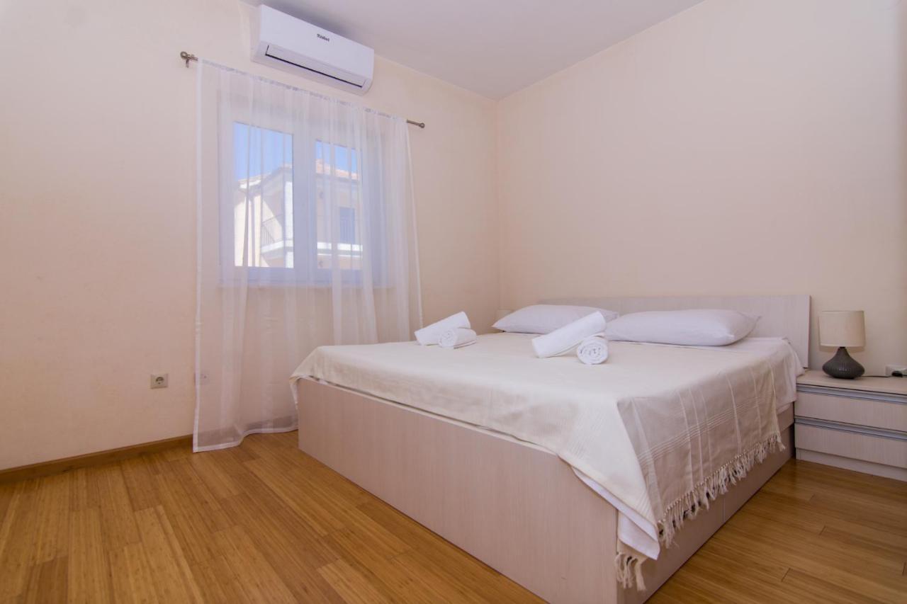 Villa Relax - Beautiful Apartment With Heated Saltwater Pool & Jacuzzi Kaštela Eksteriør billede