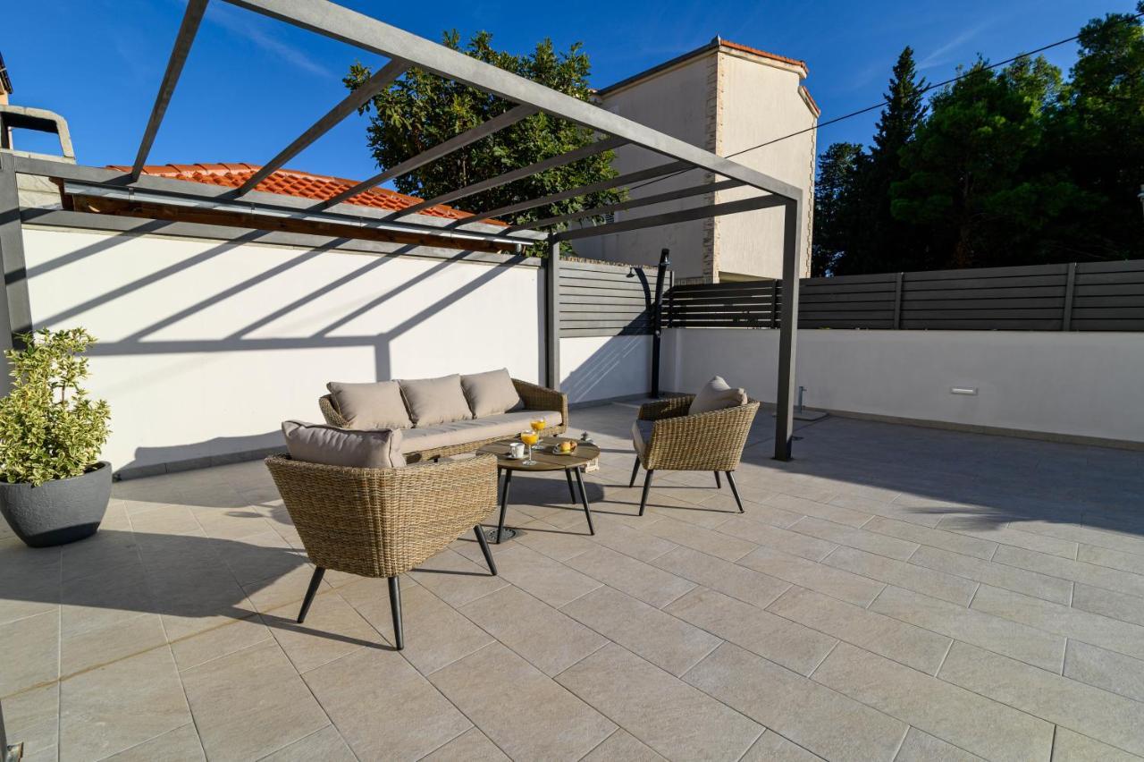 Villa Relax - Beautiful Apartment With Heated Saltwater Pool & Jacuzzi Kaštela Eksteriør billede