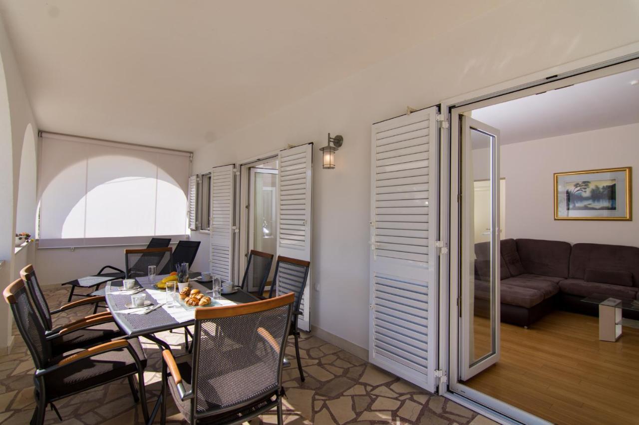 Villa Relax - Beautiful Apartment With Heated Saltwater Pool & Jacuzzi Kaštela Eksteriør billede