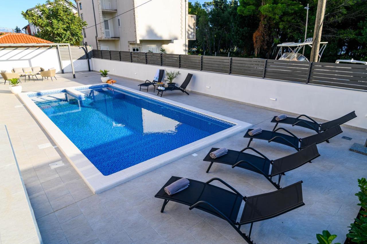 Villa Relax - Beautiful Apartment With Heated Saltwater Pool & Jacuzzi Kaštela Eksteriør billede
