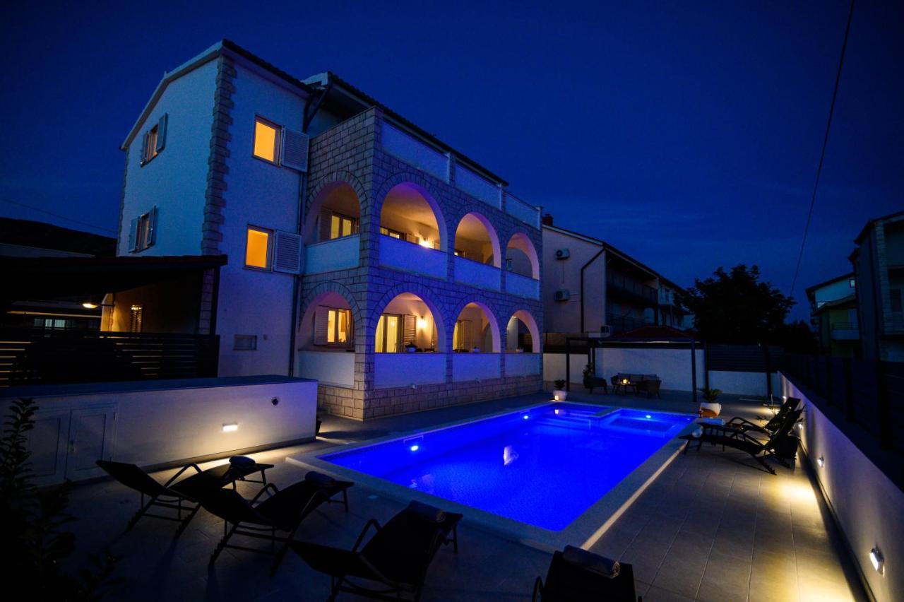 Villa Relax - Beautiful Apartment With Heated Saltwater Pool & Jacuzzi Kaštela Eksteriør billede