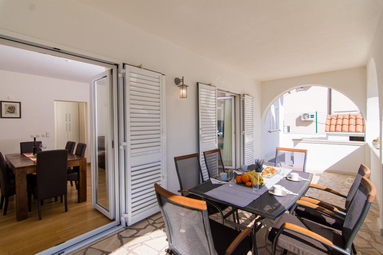 Villa Relax - Beautiful Apartment With Heated Saltwater Pool & Jacuzzi Kaštela Eksteriør billede